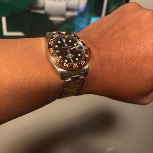 Elegant Two-Tone Watch with Black Dial